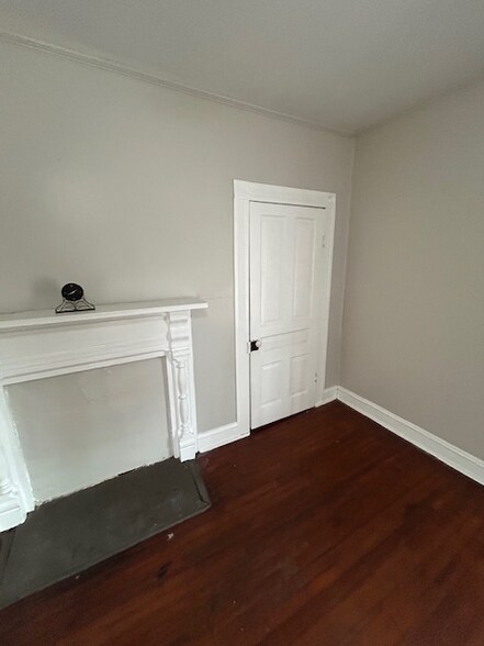 Building Photo - 927 S Jackson St