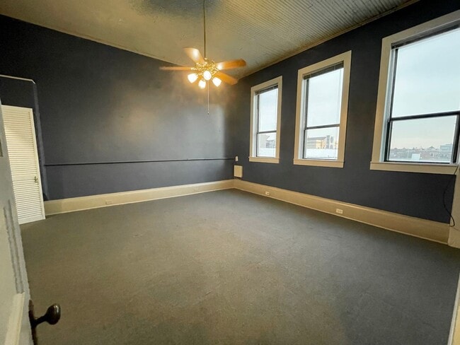 Building Photo - 105 W Hickory St