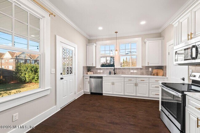 Building Photo - 2843 Oak St