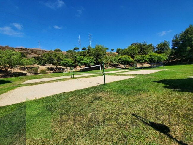 Building Photo - Gorgeous Townhome in Sorrento Valley