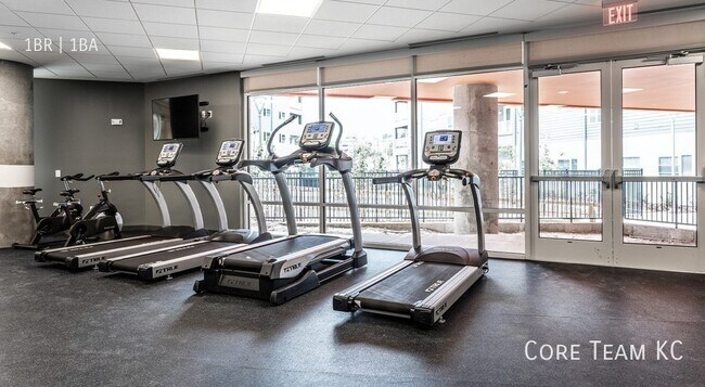 Building Photo - 227 E 27th St