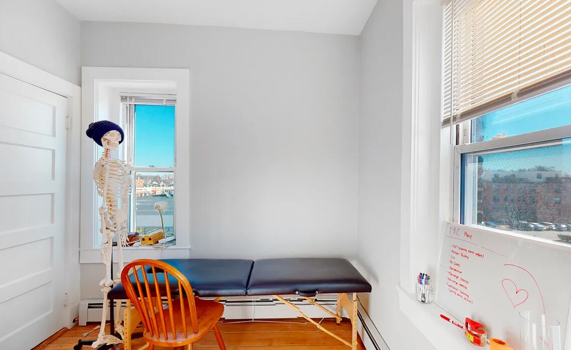 Building Photo - 1284 Commonwealth Ave