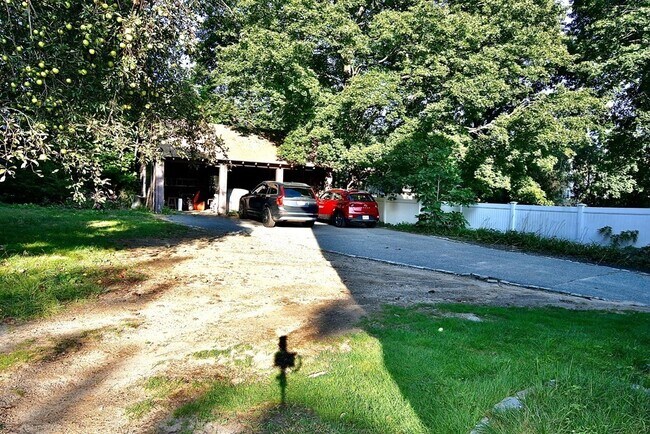 Building Photo - 392 Reedsdale Rd