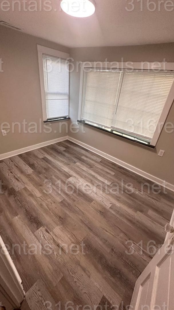 Building Photo - $695- 2 bed 1 bath - Newly Remodeled Duplex