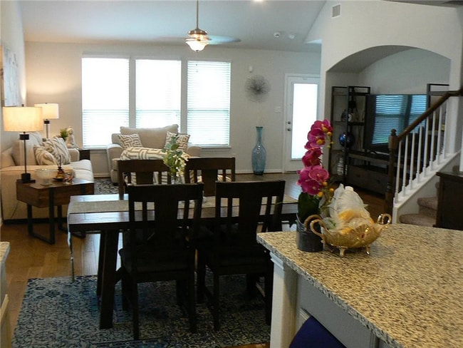 Building Photo - Coming Soon 4BR/2.5BA w/ Fenced Yard + Assigned Parking in Round Rock, TX