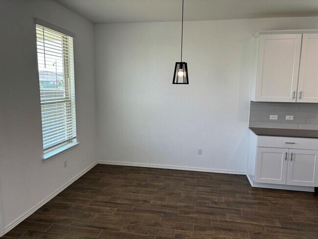 Building Photo - 108 Bennington Dr
