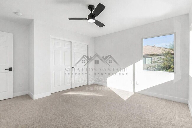 Building Photo - 1005 E Stirrup Ln