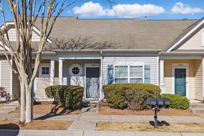 Primary Photo - Super Cute, 2 bedroom 1 bath townhome in P...