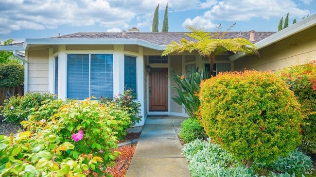 Building Photo - Super Cute with Lots to Offer!