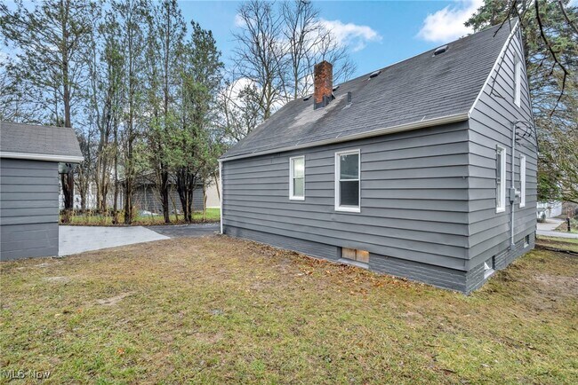 Primary Photo - 12931 Fruitside Rd
