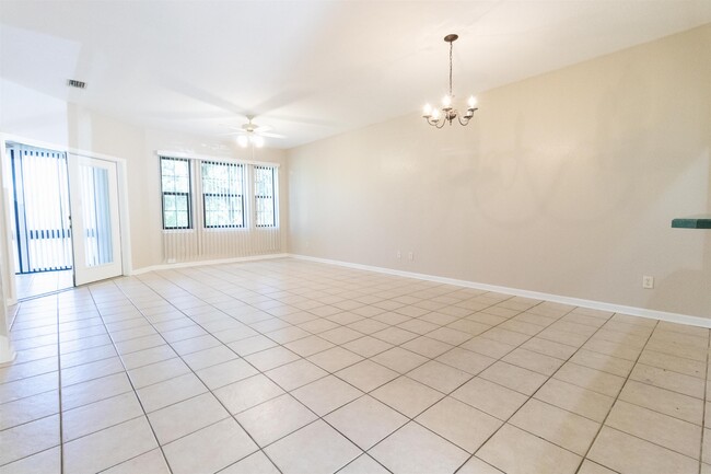 Building Photo - 2713 Vista Cove Rd
