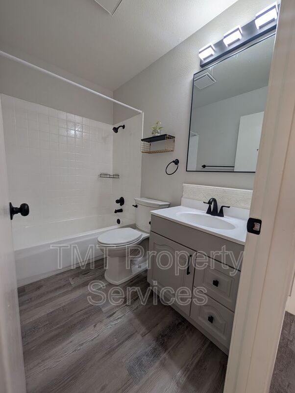 Building Photo - 4068 Weymouth Ln