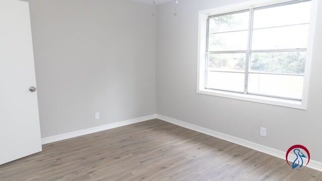 Building Photo - Coming Available in September – Updated 3 ...