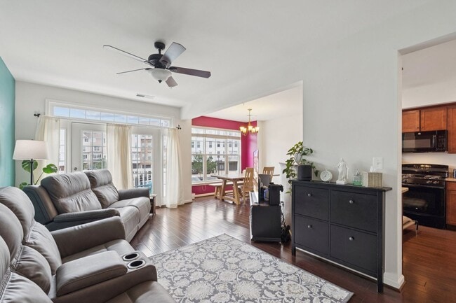 Building Photo - 42227 Canary Grass Square