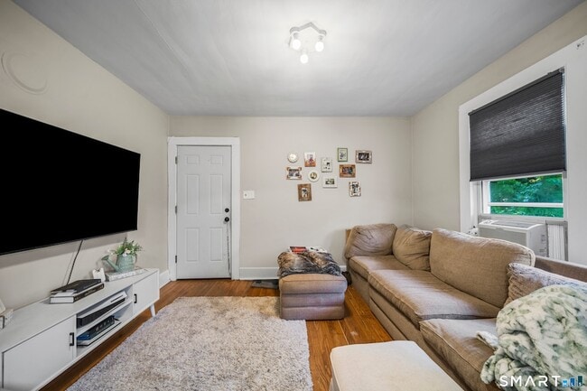 Building Photo - 383 Davis St