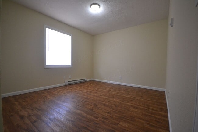 Building Photo - 2 Bed 1 Bath Apartment Bolivar Mo in unit Laundry!!