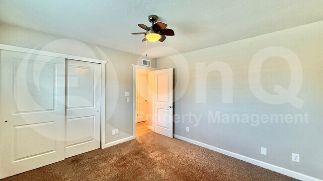 Building Photo - 2502 E Sahuaro Dr