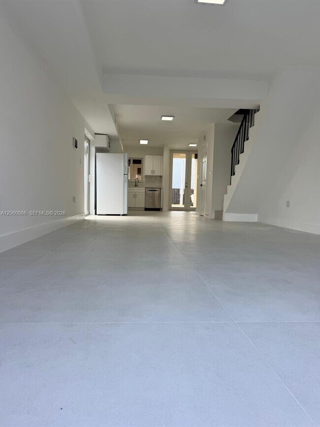 Building Photo - 1115 W 38th Terrace
