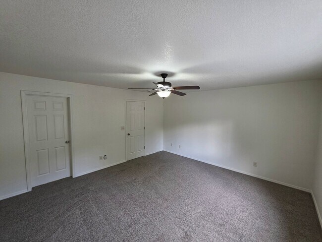 Building Photo - 6452 N Conrad Ln