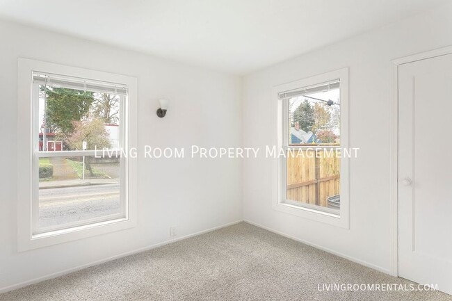 Building Photo - 4451 SE 29th Ave