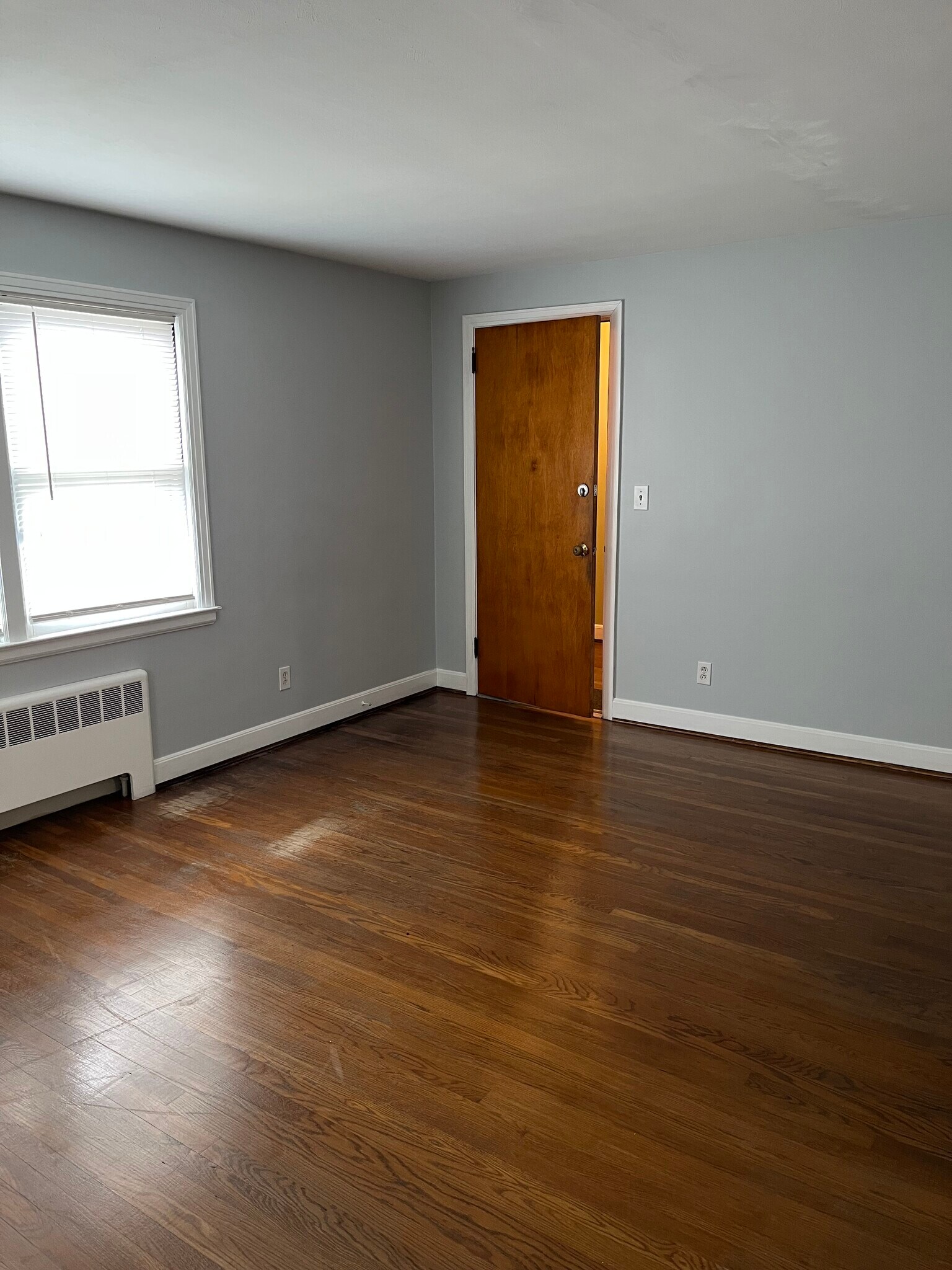 Building Photo - 47 Quaker Ln S