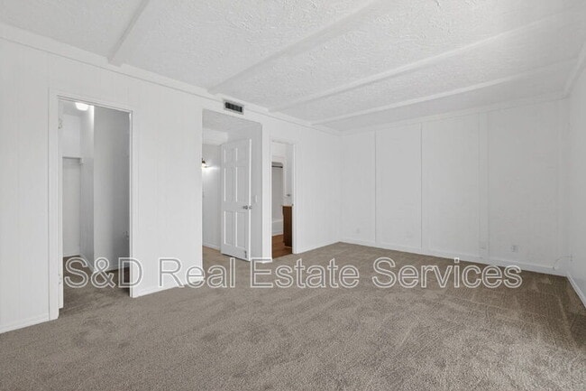 Building Photo - 2219 9th St SE