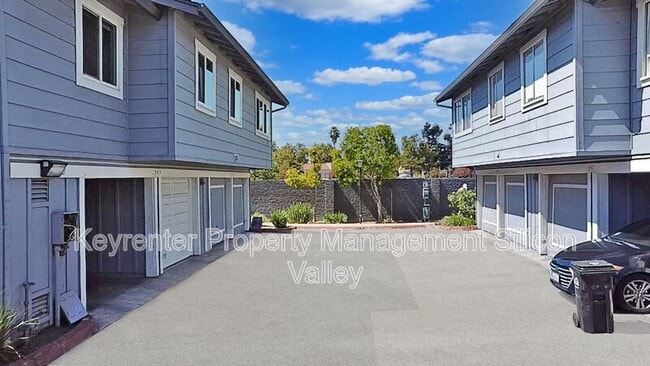 Building Photo - 547 Groth Pl