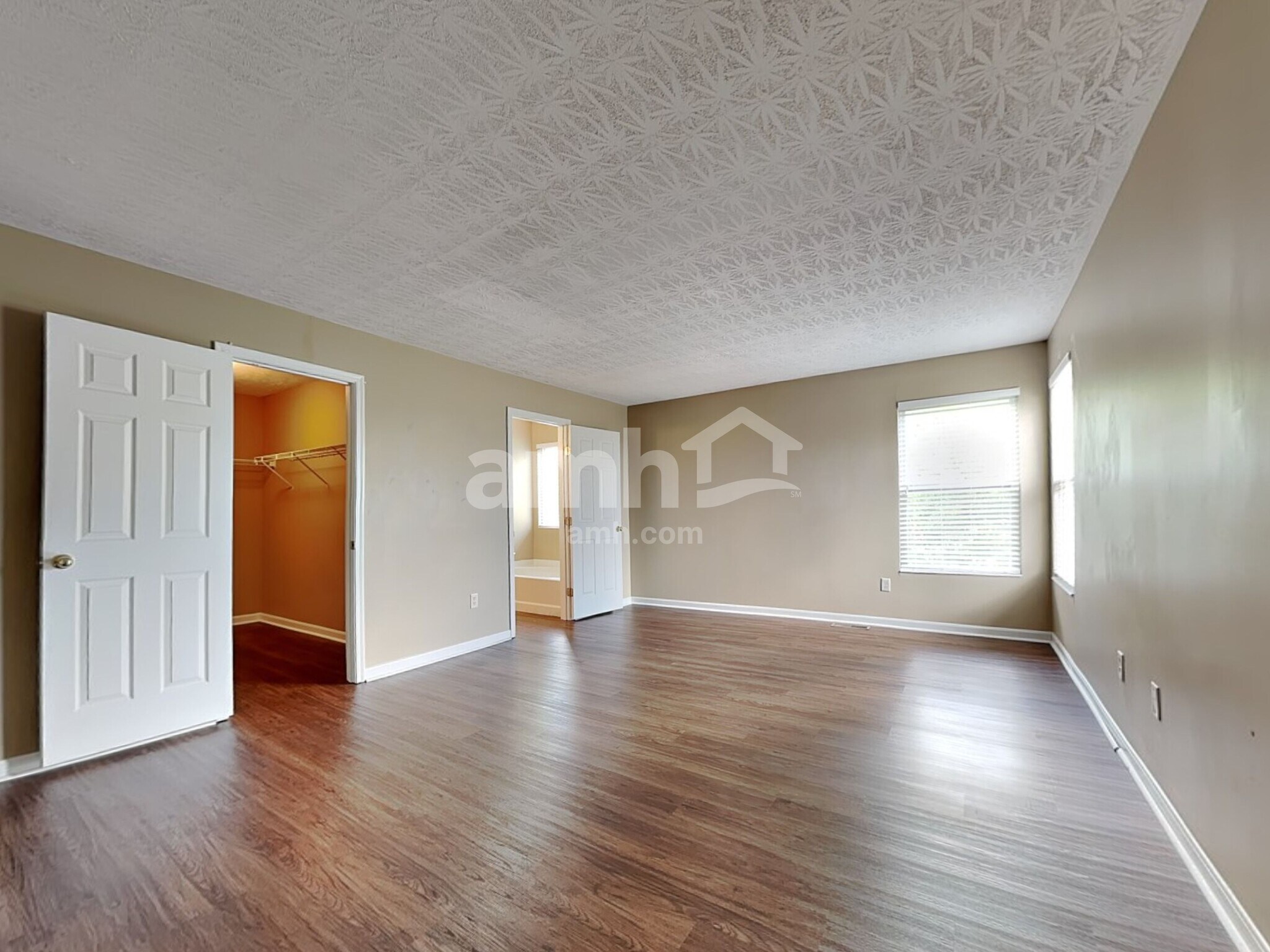 Building Photo - 5557 Windsor Ct
