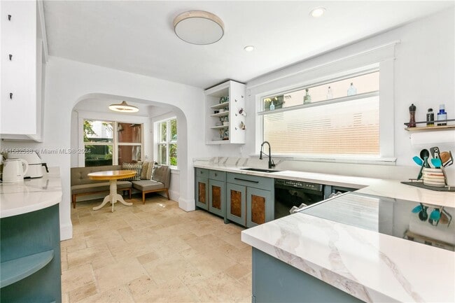 Building Photo - 18 NE 42nd St