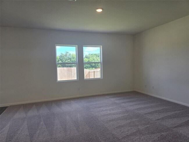 Building Photo - 319 Stonebrook Dr