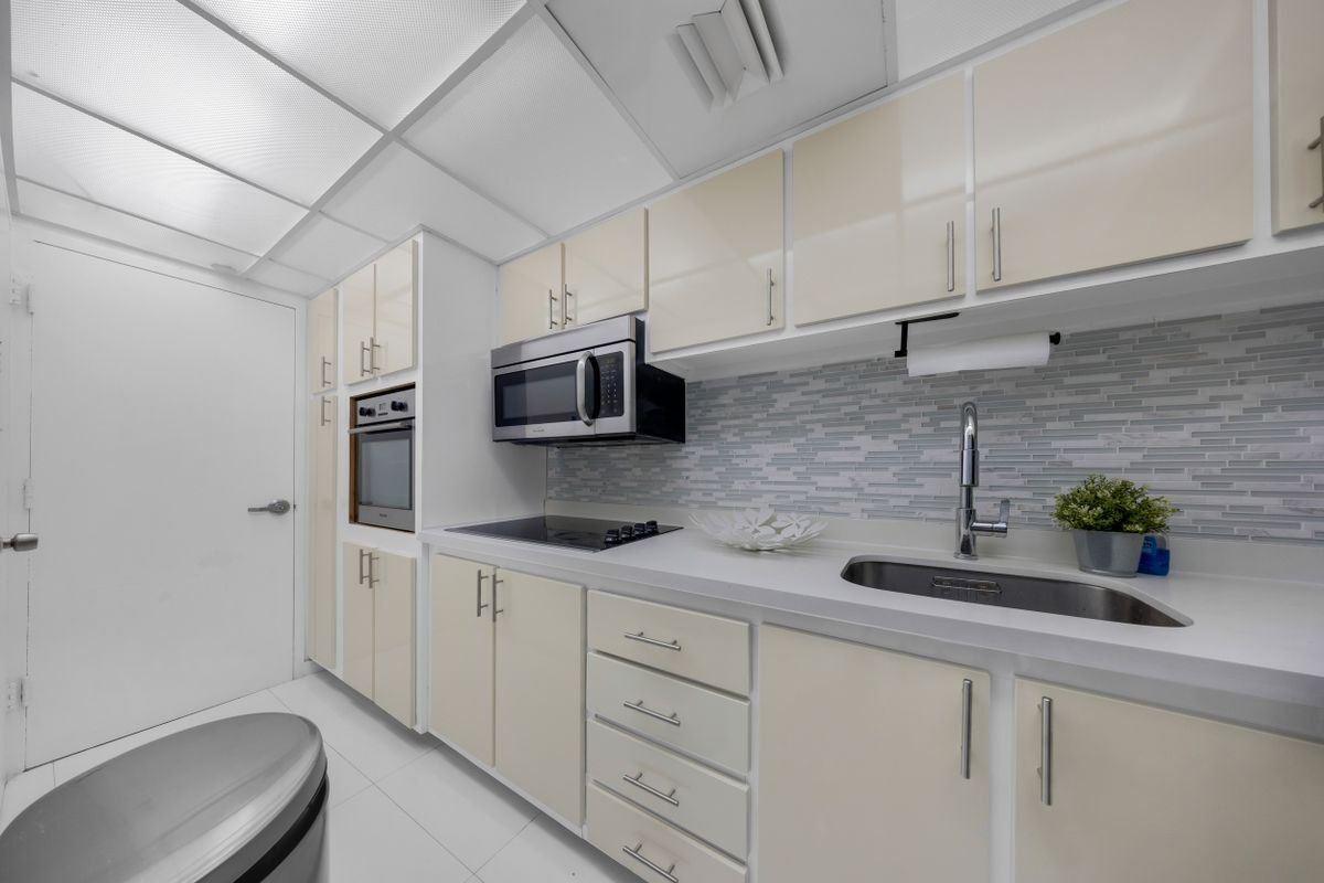 Building Photo - 1000 West Ave