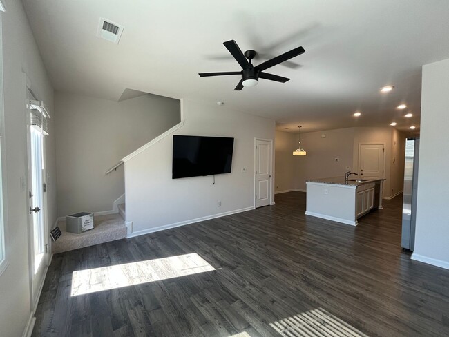 Building Photo - Spacious Townhome Available Now!