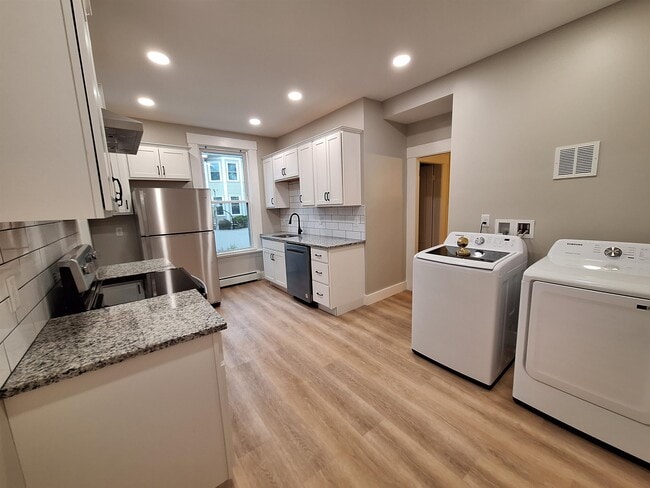 Building Photo - 1934 Elm St