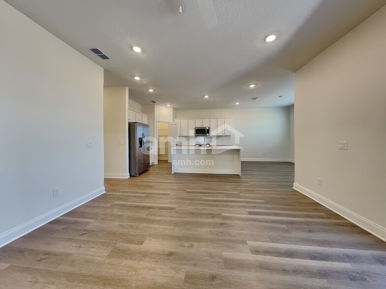 Building Photo - 16356 Willo Pines Ln