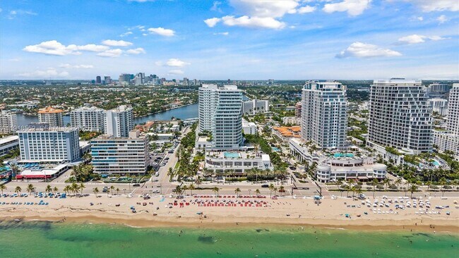 Building Photo - 3101 Bayshore Dr