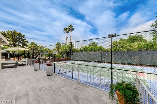 Building Photo - 7001 Alamitos Cir