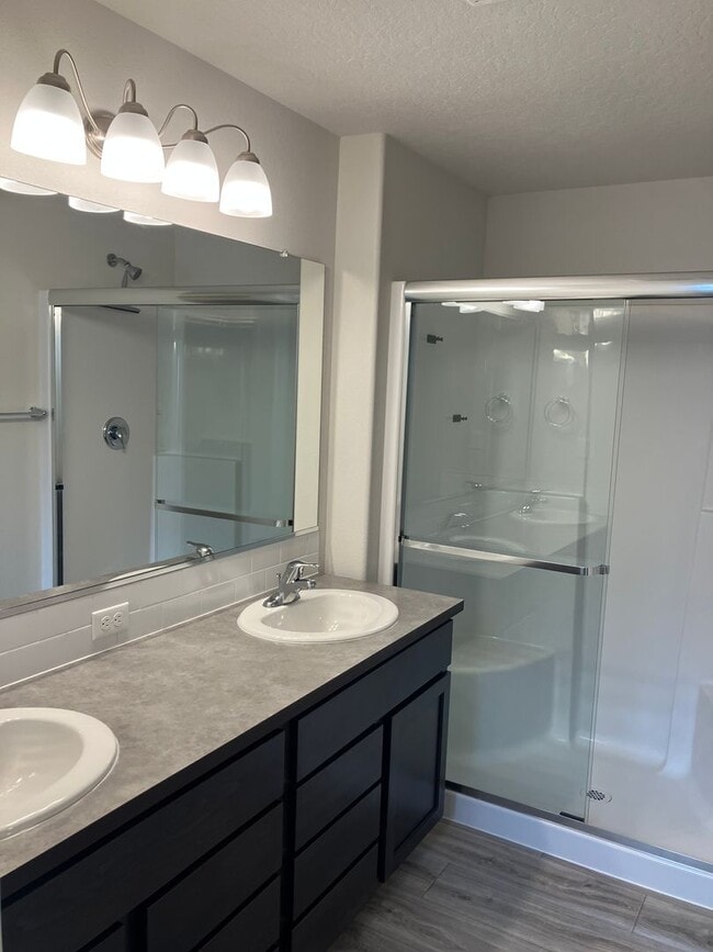 Building Photo - 2023 Three Bedroom Home in Dallas
