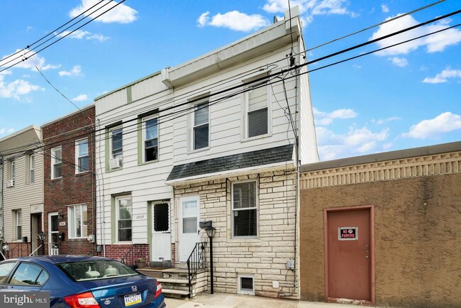 Building Photo - 2827 Livingston St
