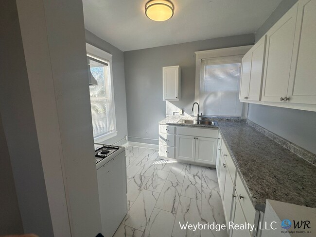 Building Photo - 407 Jackson Ave