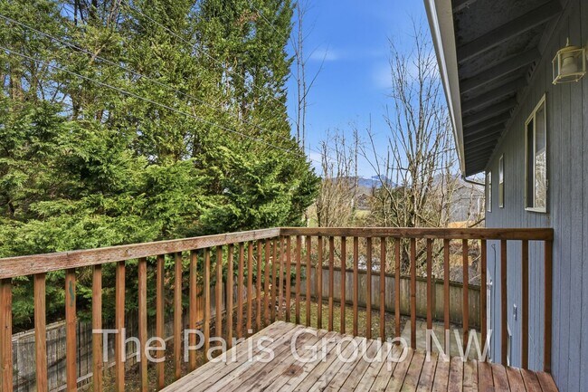 Building Photo - Spectacular Spacious 5BR Home in Sultan * Great Location * New Paint/Flooring/Appliances +++