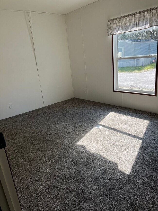 Building Photo - Blandford Living 2