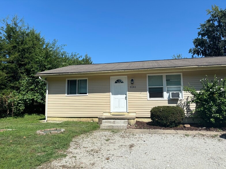 Quite 2 Bedroom Duplex - 5161 NE 5th St