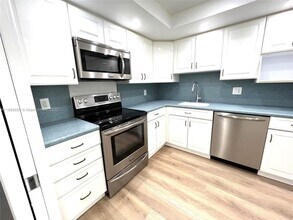 Building Photo - 4009 N Cypress Dr
