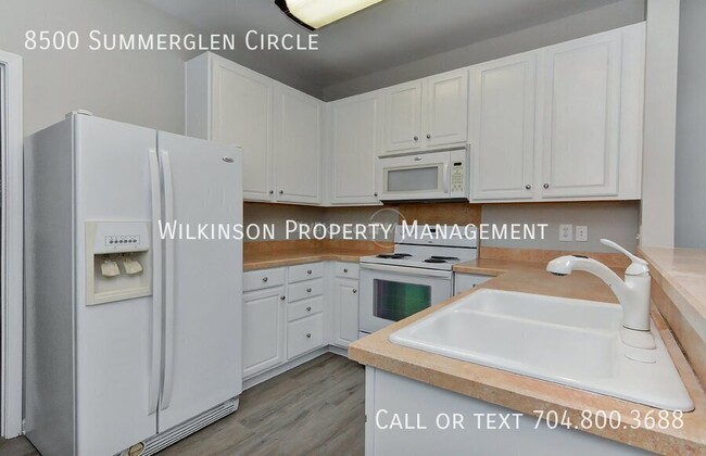 Building Photo - 8500 Summer Glen Cir