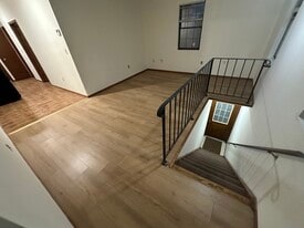 Building Photo - 1747 E 2nd St