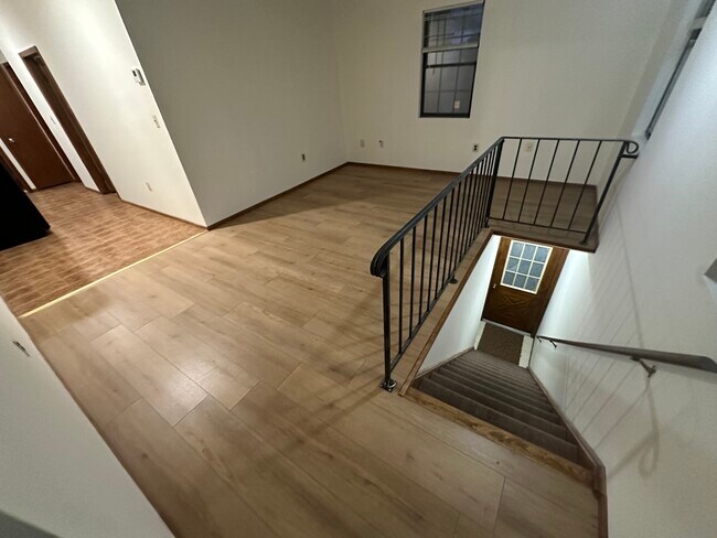 Building Photo - 1747 E 2nd St