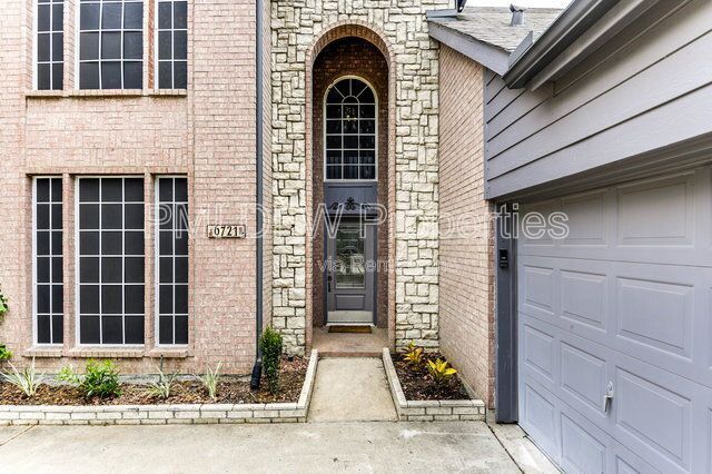 Building Photo - 6721 Hayling Way