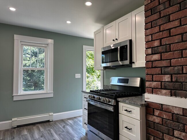 Building Photo - 96 Adams St