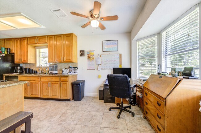 Building Photo - 24522 Glen Loch Dr