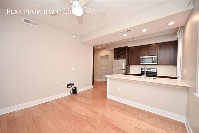 Building Photo - 433 E 13th St